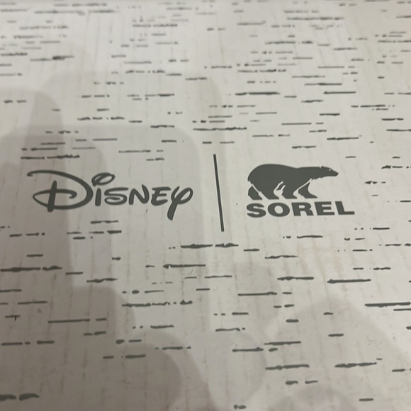 Girls Sorel Snow Boots, Youth size 5. - Picture 3 of 6